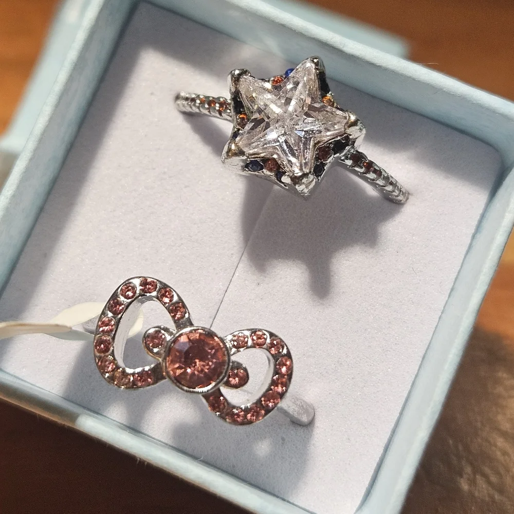 Rodium Plated Costume Jewelry Star Hello Kitty Size 7 Size 8 - Picture 1 of 2